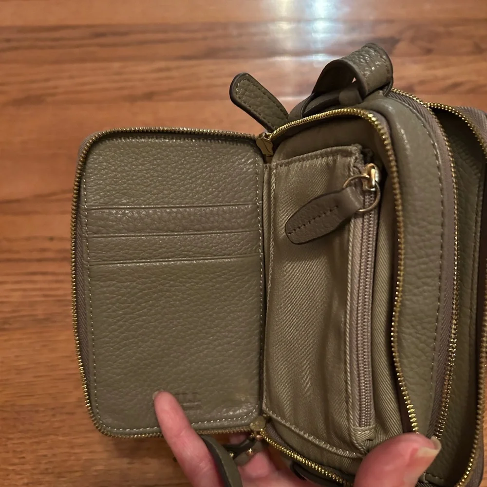 GILI leather wristlet, phone bag. Crossbody - Picture 7 of 11
